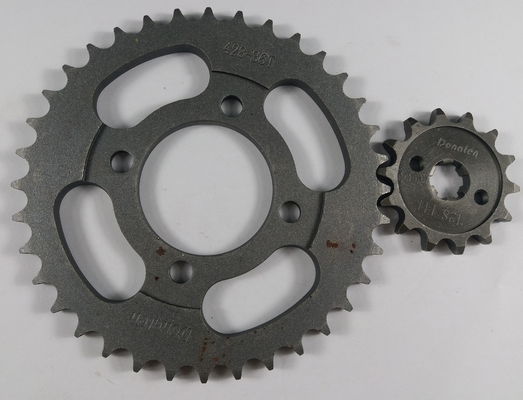 Il dente per catena a catena del motociclo posteriore &amp; della forte parte anteriore d'acciaio ha fissato lo spessore di 5.8-7.2mm
