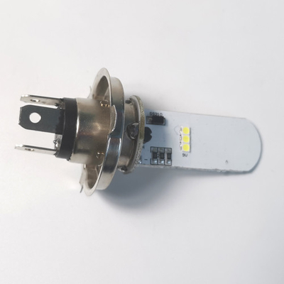 LED è una fonte luminosa efficiente e risparmiatrice di energia, diodo emettitore di luce, modello universale
