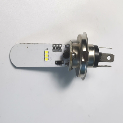 LED è una fonte luminosa efficiente e risparmiatrice di energia, diodo emettitore di luce, modello universale